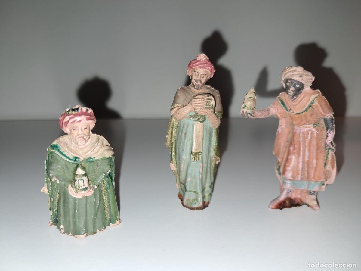 Figuras de Bel&eacute;n: Figuras de Bel&eacute;n. Los reyes adorando. Comprados en 1964. Pl&aacute;stico duro