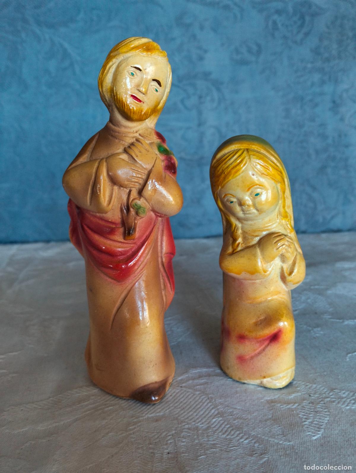 Figures of Bethlehem: Bel&eacute;n decorativo vintage 2 figuras pintadas Virgen Mar&iacute;a y San Jos&eacute; color amarillo rojo blanco 70s