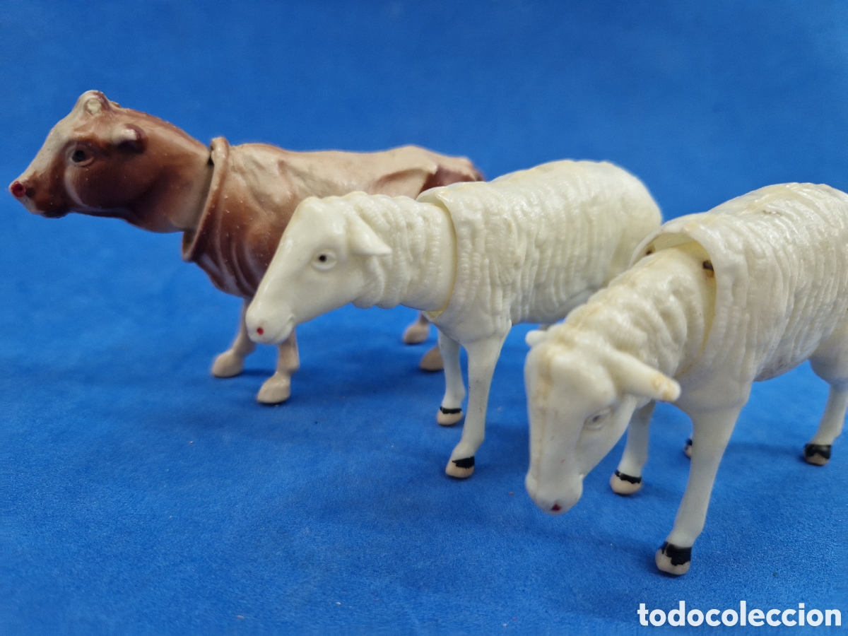 Figuras de Bel&eacute;n: Lote 1 buey y 2 ovejas de pl&aacute;stico figuras de belen