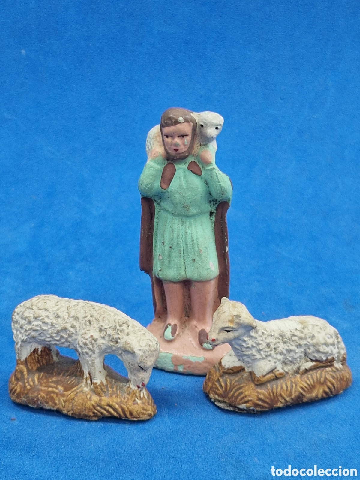 Figuras de Bel&eacute;n: Pastor con 2 ovejas, figura de belen