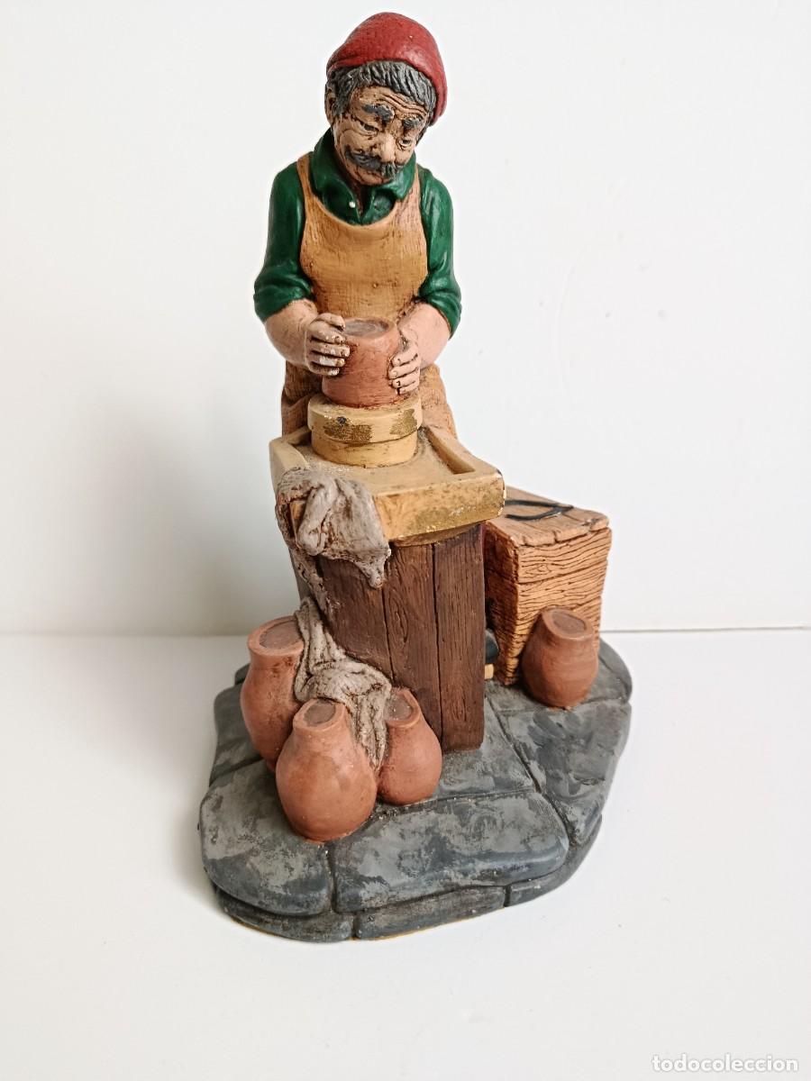 Figuras de Bel&eacute;n: FIGURA DEL BELEN. ALFARERO 22 cm. A&Ntilde;OS 80