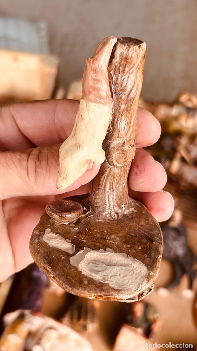 Figuras de Bel&eacute;n: Figura barro pintado Bel&eacute;n Elias Mart&iacute;nez no firma cerdo colgando &aacute;rbol sangrado matanza 9cm