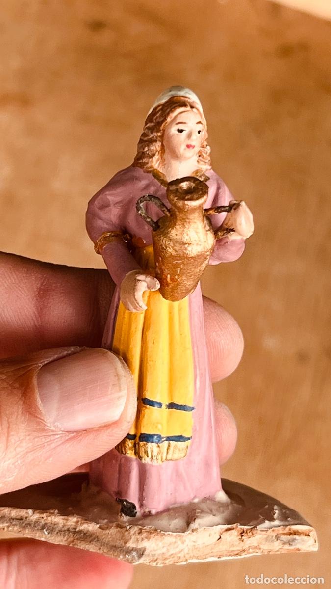 Figuras de Bel&eacute;n: Figura barro pintado Bel&eacute;n mujer con c&aacute;ntaro 9cms