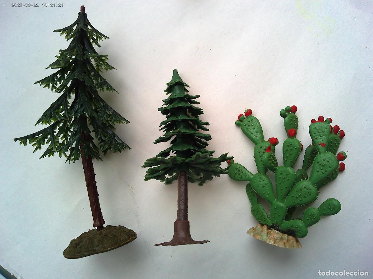 Figuras de Bel&eacute;n: LOTE DE 3 ANTIGUAS FIGURAS DE PLASTICO DEL BELEN : ARBOLES Y CHUMBERA