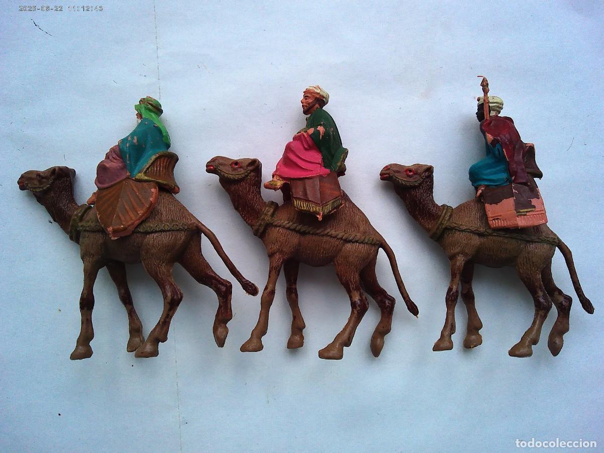 Figuras de Bel&eacute;n: LOTE DE 6 ANTIGUAS FIGURAS DE PLASTICO DEL BELEN : REYES MAGOS Y CAMELLOS