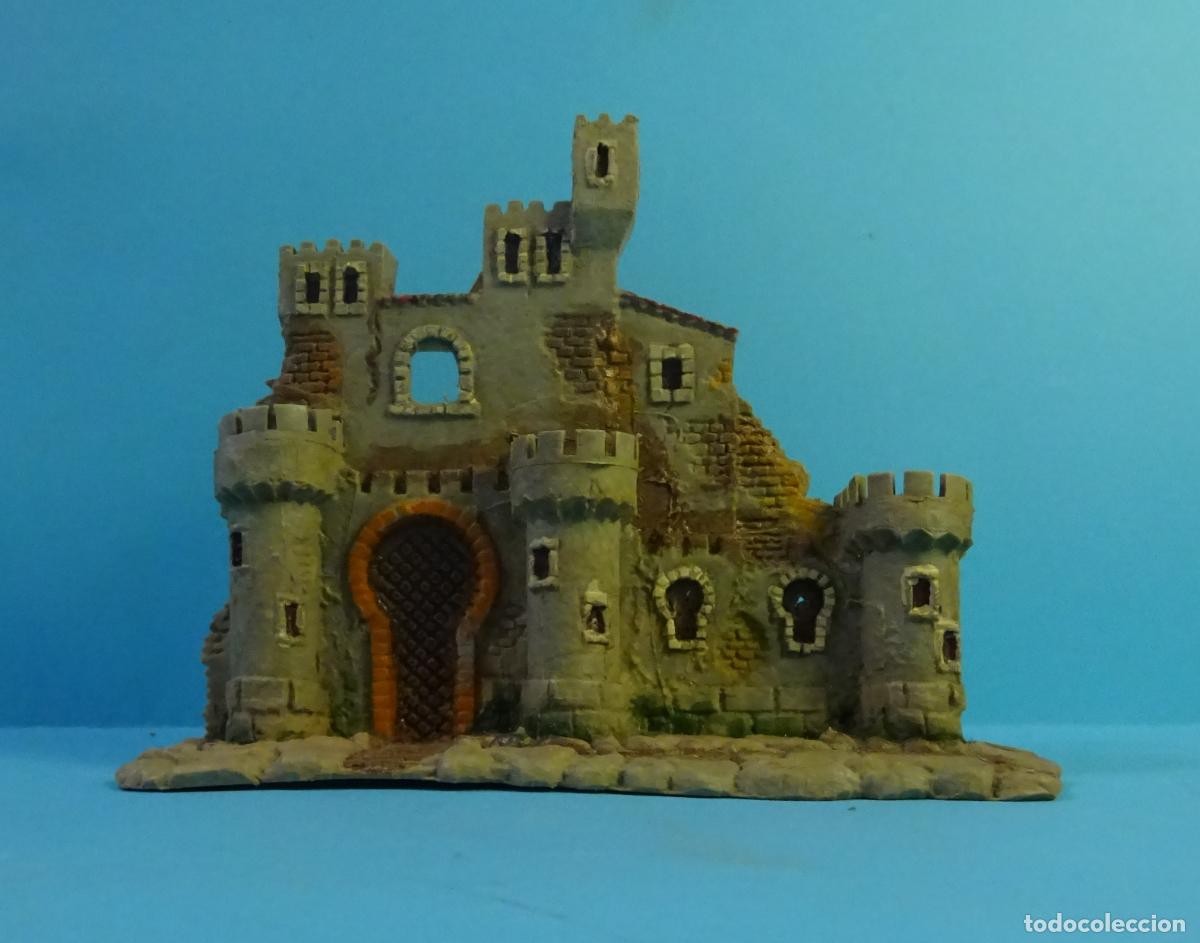 Figuras de Bel&eacute;n: CASTILLO DE HERODES. FIGURA DE PL&Aacute;STICO. FORMATO BASE 15 X 4,5 CM. ALTURA 11 CM
