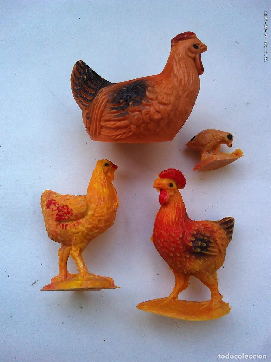 Figuras de Bel&eacute;n: LOTE DE 4 FIGURAS ANTIGUAS DE PLASTICO DEL BELEN : GALLINAS , GALLO Y POLLITO