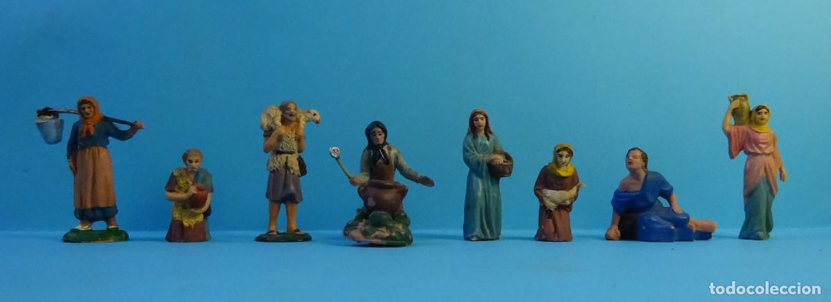 Figuras de Bel&eacute;n: LOTE FIGURAS DE PL&Aacute;STICO R&Iacute;GIDO. 8 PERSONAJES DE BEL&Eacute;N M&Aacute;S PUCHERO AL FUEGO. ALTURA MAYOR 6,5 CM