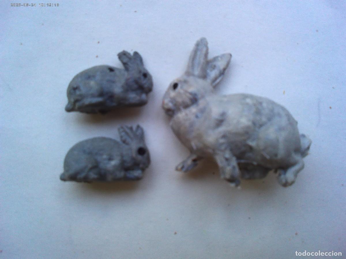Figuras de Bel&eacute;n: LOTE DE 3 FIGURAS ANTIGUAS DE PLASTICO DEL BELEN : CONEJO Y CONEJITOS