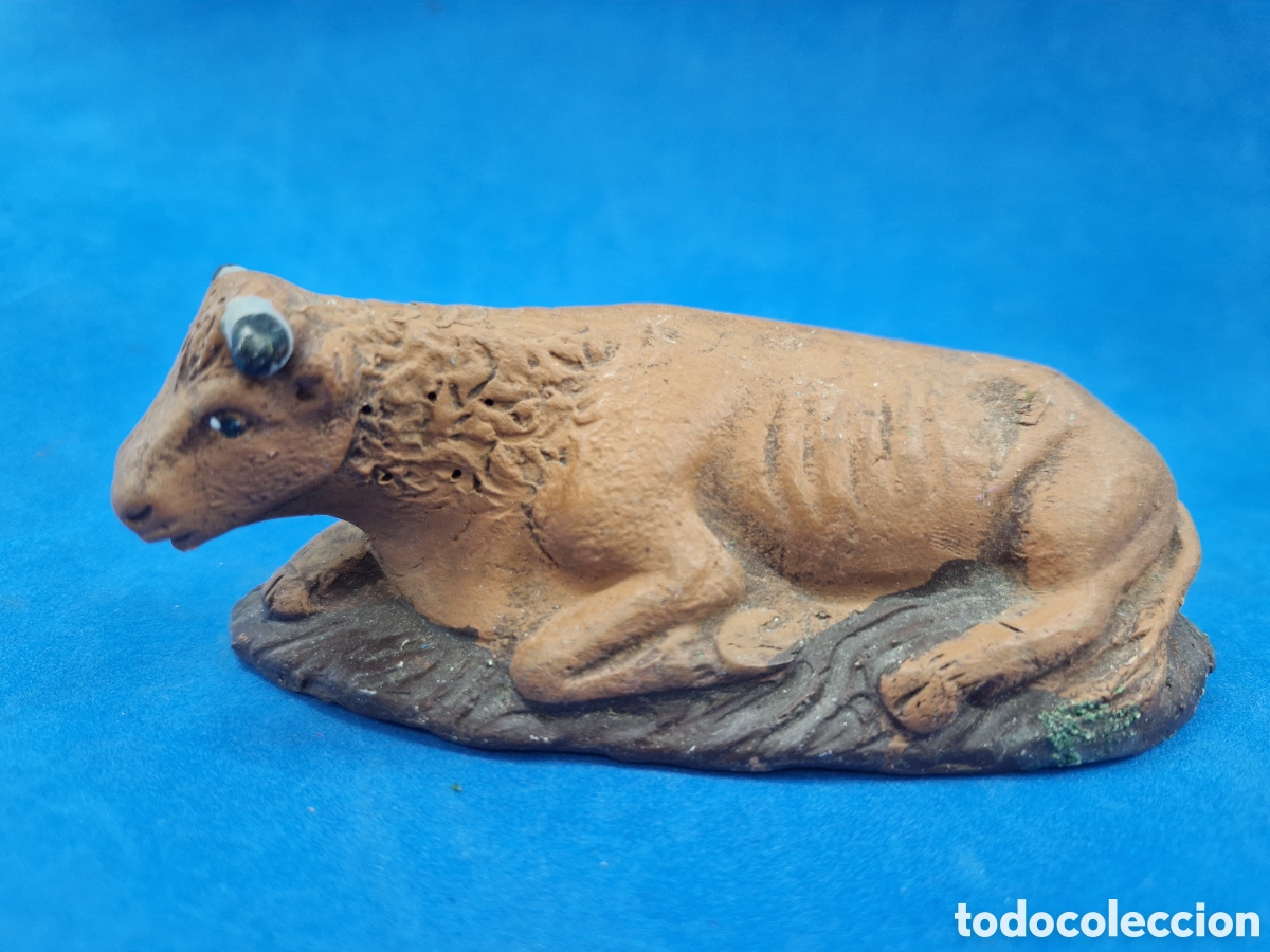 Figuras de Bel&eacute;n: Buey de barro , figura de belen antigua