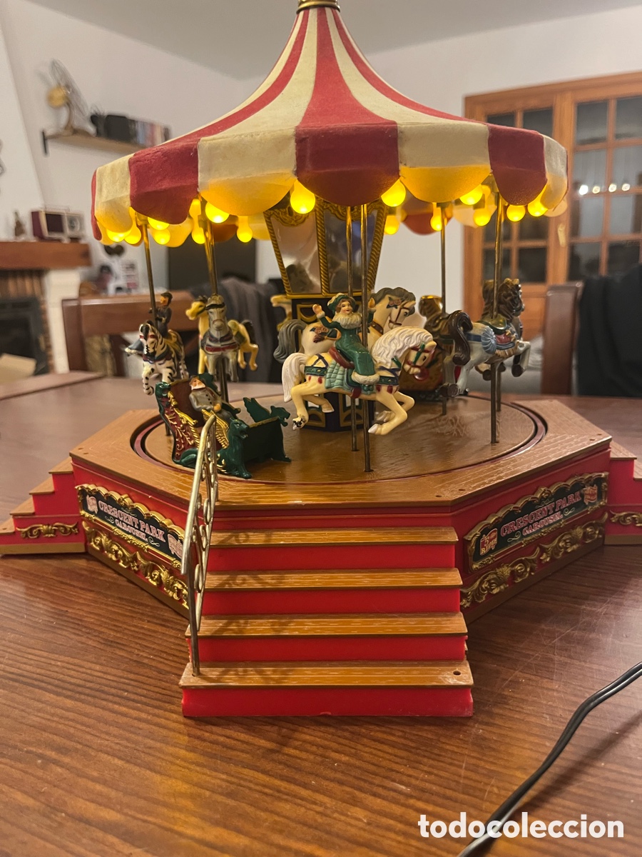 Figuras de Bel&eacute;n: Carrusel de juguete navide&ntilde;o antiguo