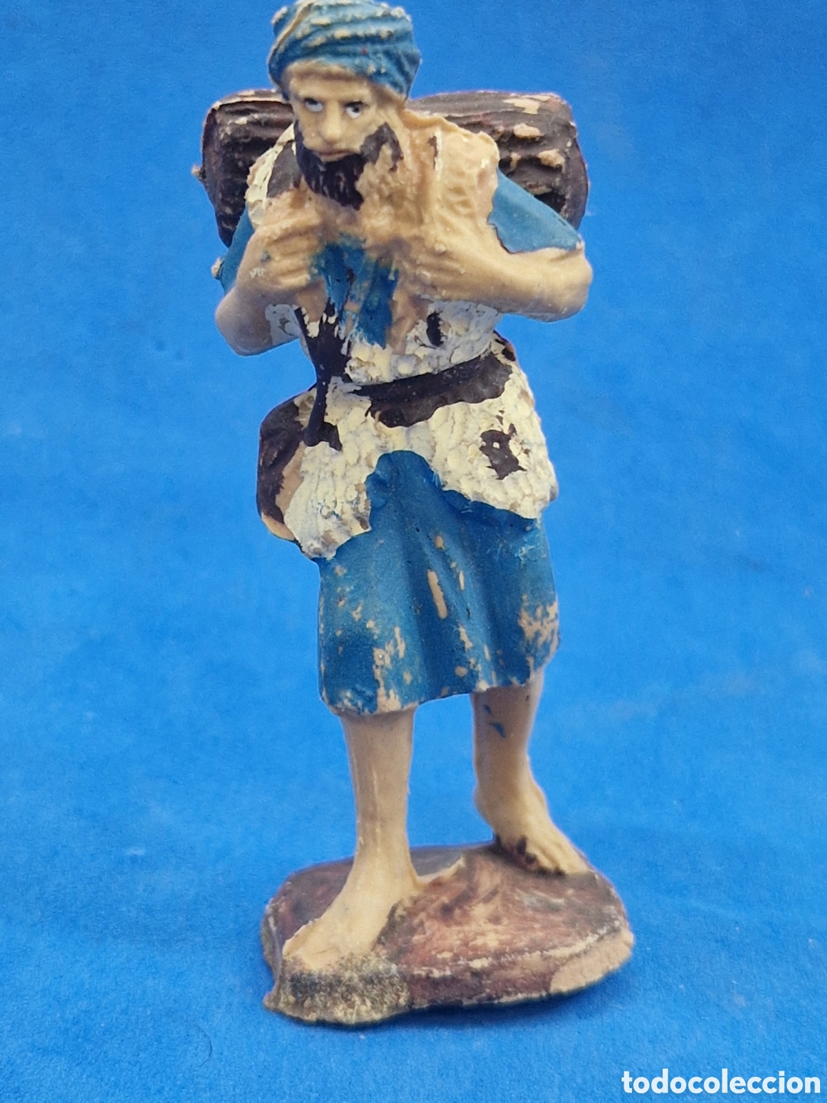 Figuras de Bel&eacute;n: Hebreo con le&ntilde;a ,figura de belen, pl&aacute;stico