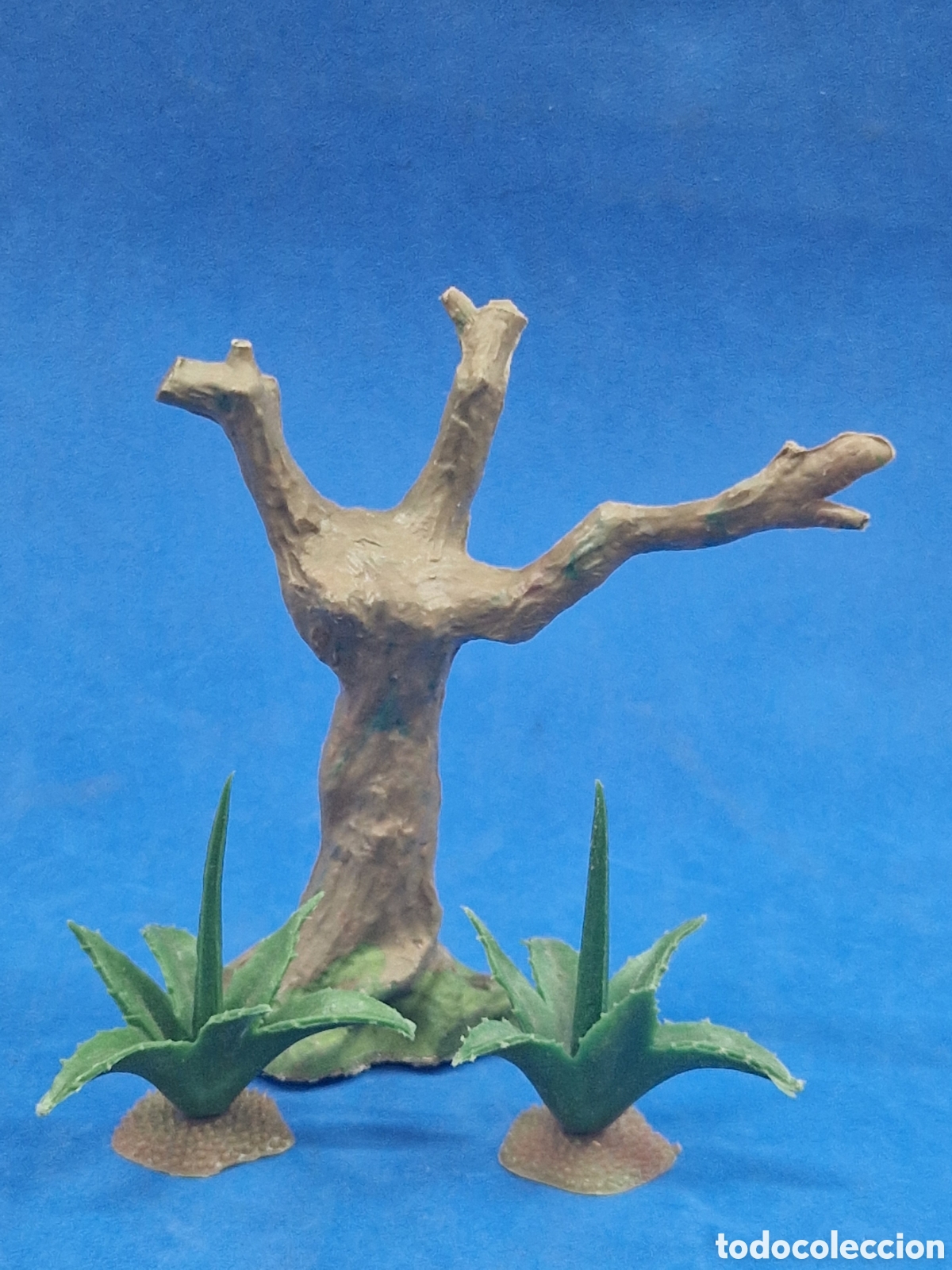 Figuras de Bel&eacute;n: Figura de belen, &aacute;rbol y 2 pitas