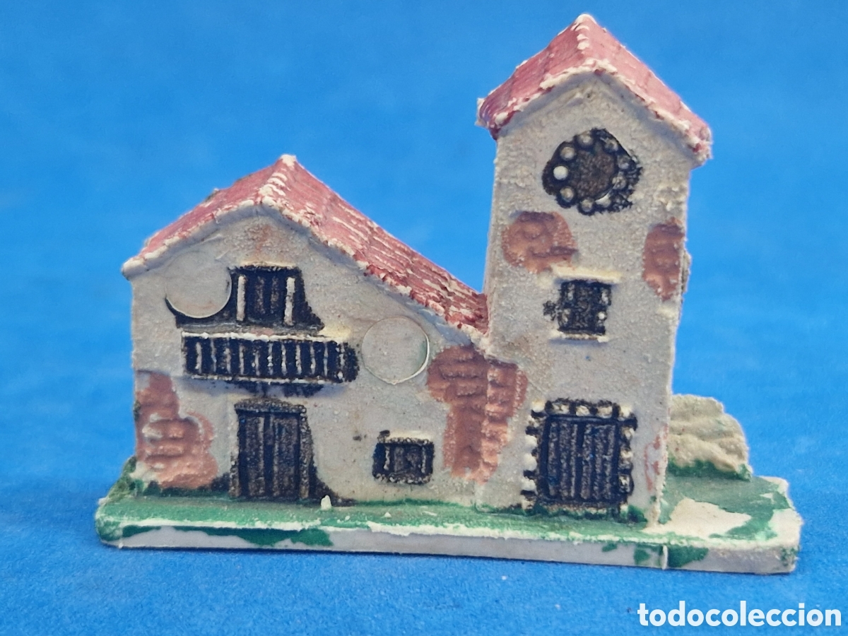 Figuras de Bel&eacute;n: Casita de pl&aacute;stico, figura de belen