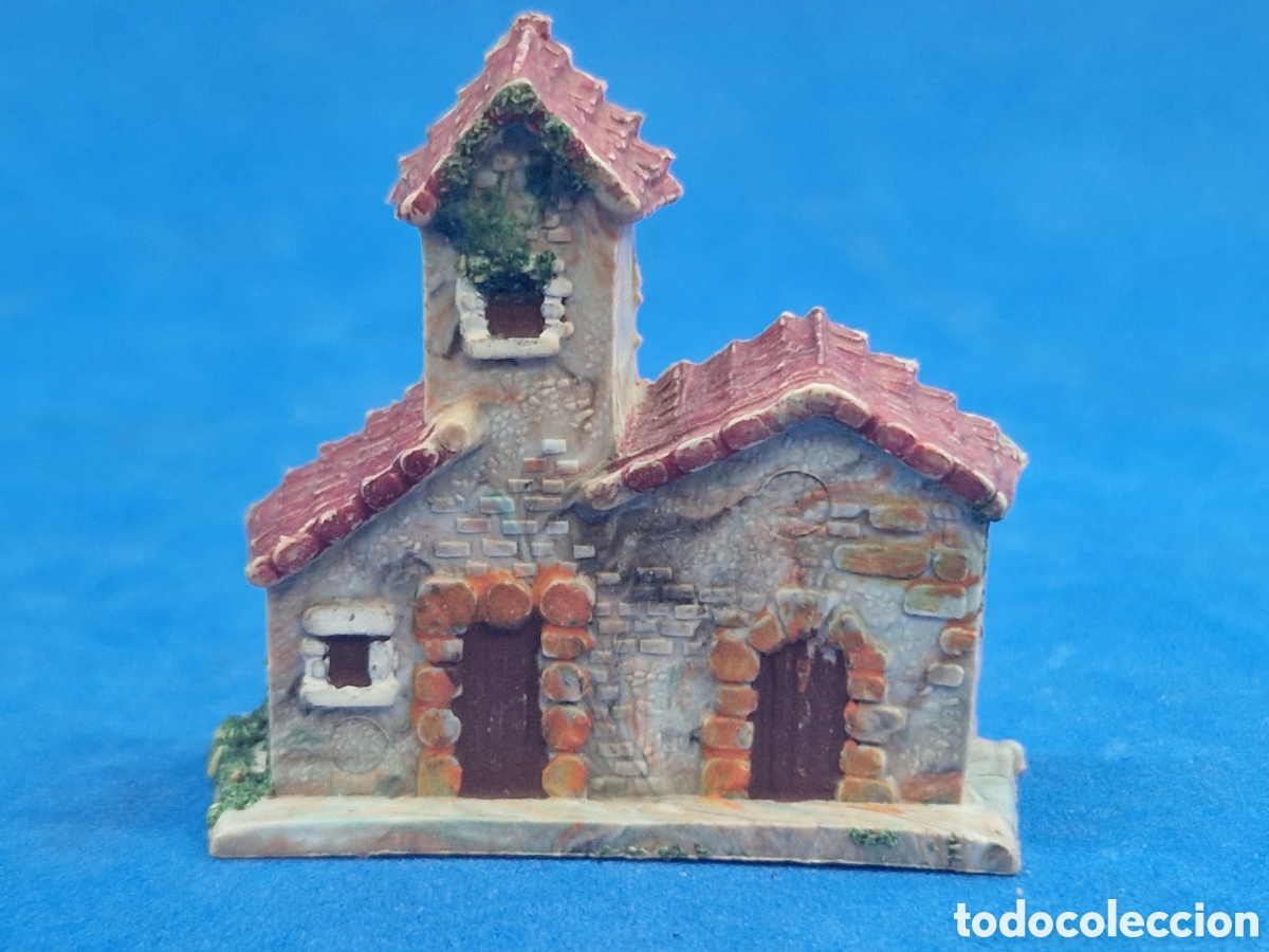 Figuras de Bel&eacute;n: Casita de pl&aacute;stico, figura de belen