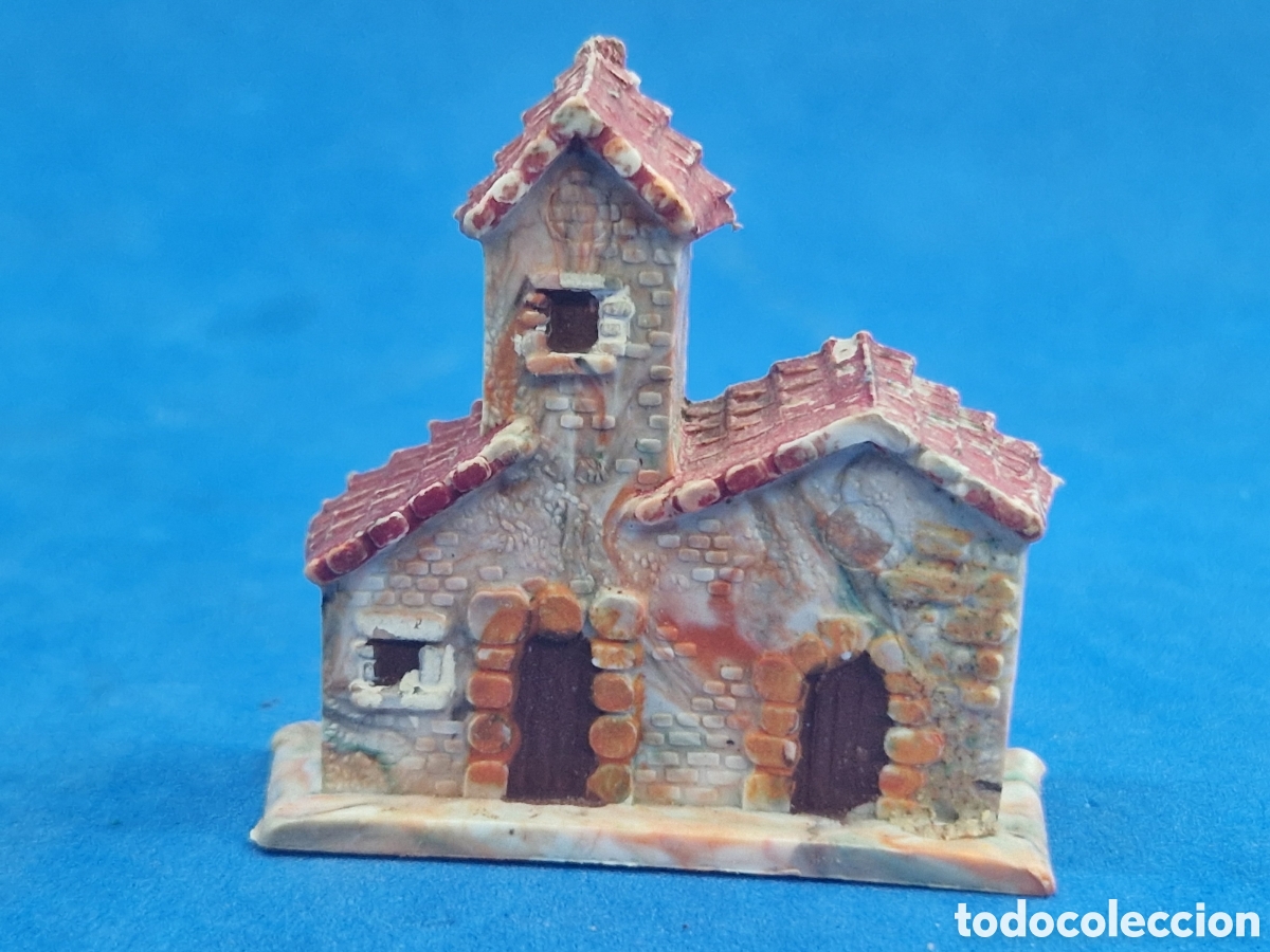Figuras de Bel&eacute;n: Casita de pl&aacute;stico, figura de belen