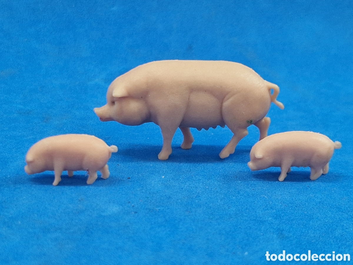 Figuras de Bel&eacute;n: Cerdas cr&iacute;as, figura de belen pl&aacute;stico