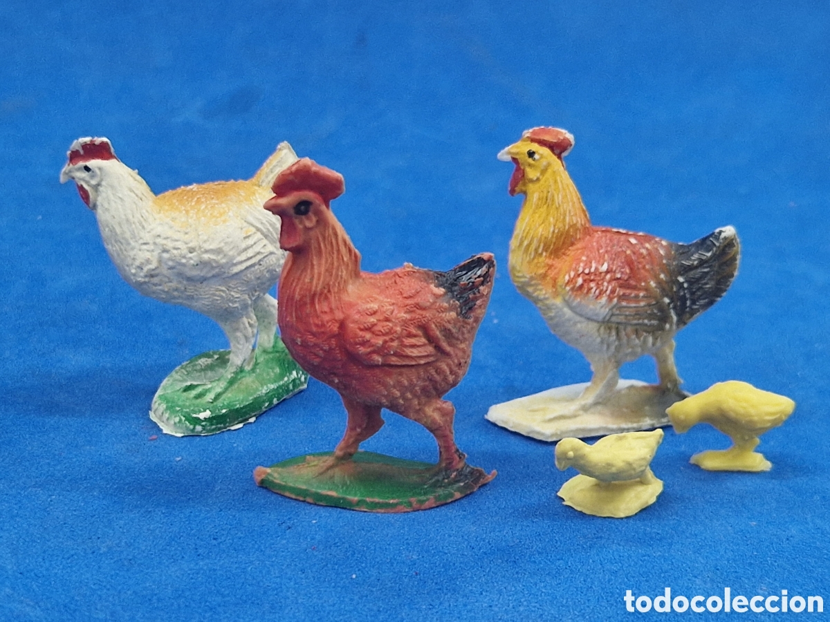 Figuras de Bel&eacute;n: Figura de belen pl&aacute;stico, 3 gallinas y 2 pollitos