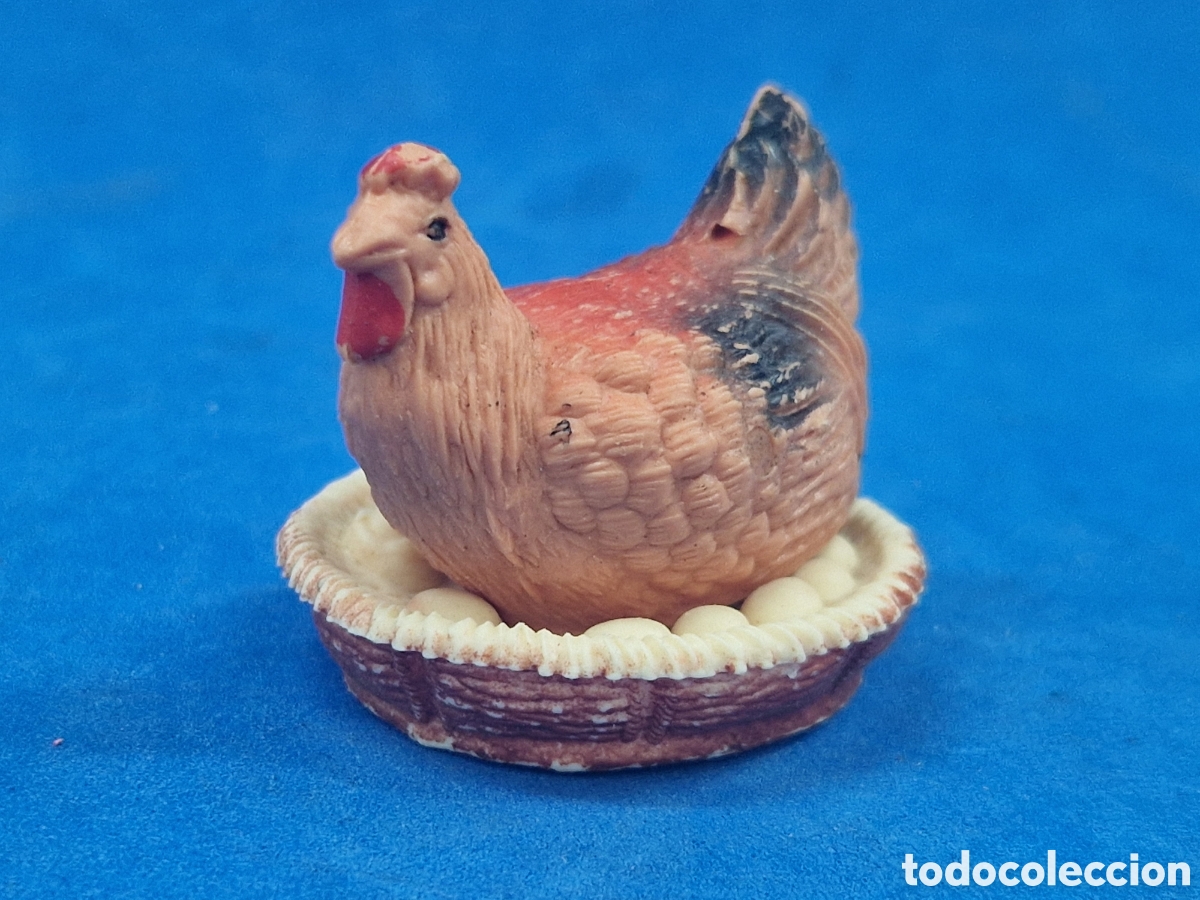 Figuras de Bel&eacute;n: Gallina incubando con cesta ,figura de belen pl&aacute;stico