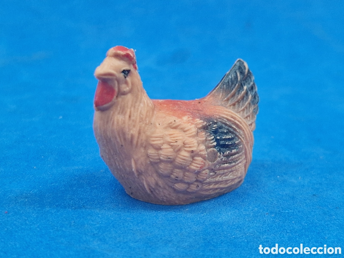 Figures of Bethlehem: Gallina incubando, figura de belen pl&aacute;stico