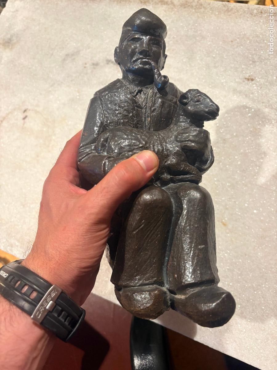 Figuras de Bel&eacute;n: Figura de belen pesebre pastor con Cordero Josep Maria Brull Pages (1907-1995) barro ceramica vidria