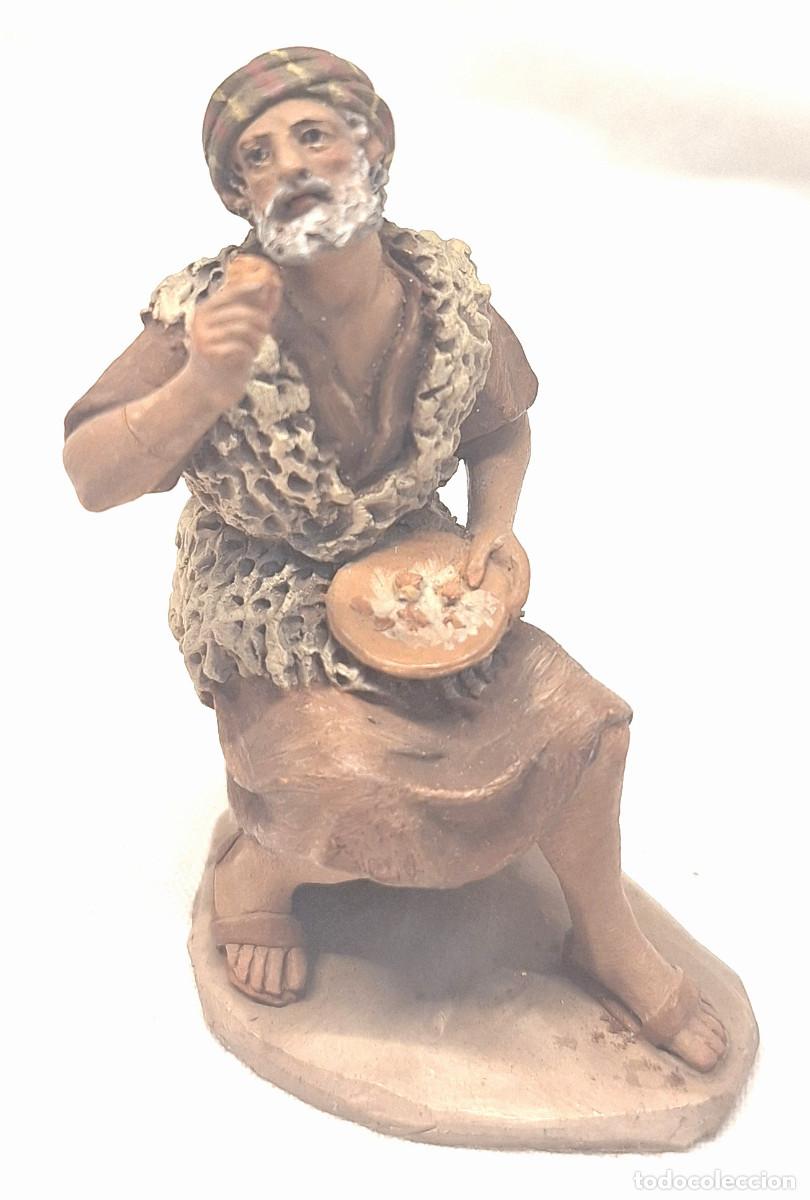 Figuras de Bel&eacute;n: Pastor Cenando Castells Terracota policromada Belen Pesebre. Med. 6,50 cm
