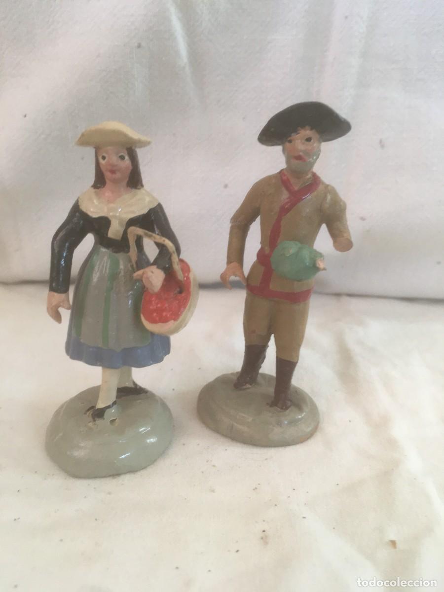 Figuras de Bel&eacute;n: PAREJA DE. PASTORES CON OFRENDAS-Artesania de MURCIA _Siglo XIX