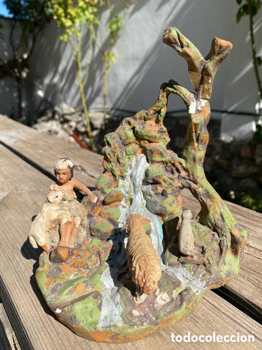 Figuras de Bel&eacute;n: Figura Bel&eacute;n Pastor Manantial Ovejas Siglo XX Policromado Barro Terracota 17cm