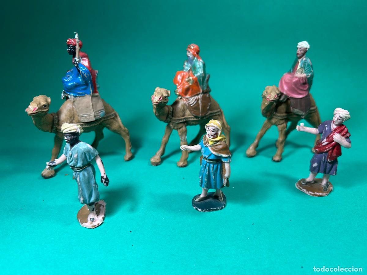 Figuras de Bel&eacute;n: LOTE DE FIGURAS REYES MAGOS Y PAJES DE BELEN DE PLASTICO