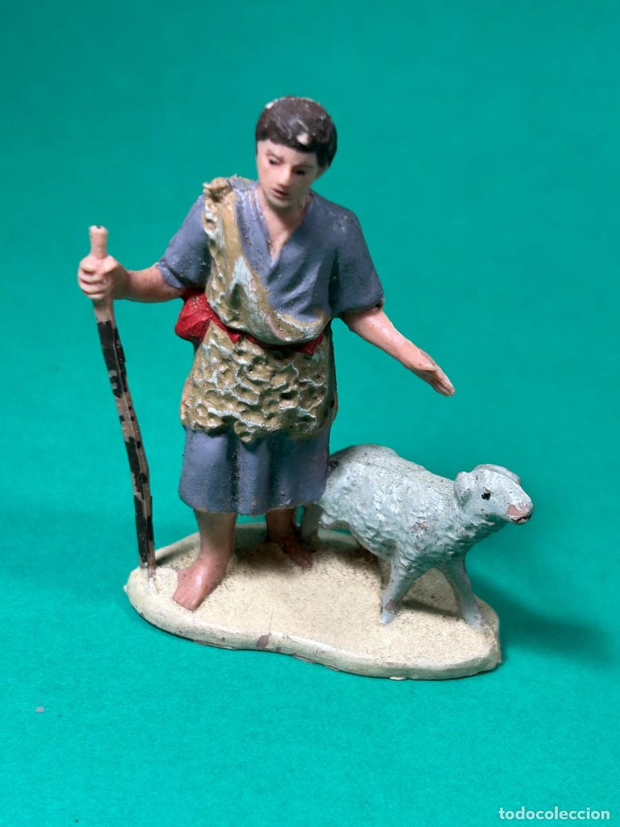 Figuras de Bel&eacute;n: PASTOR CON BORREGO FIGURA DE BELEN DE PLASTICO