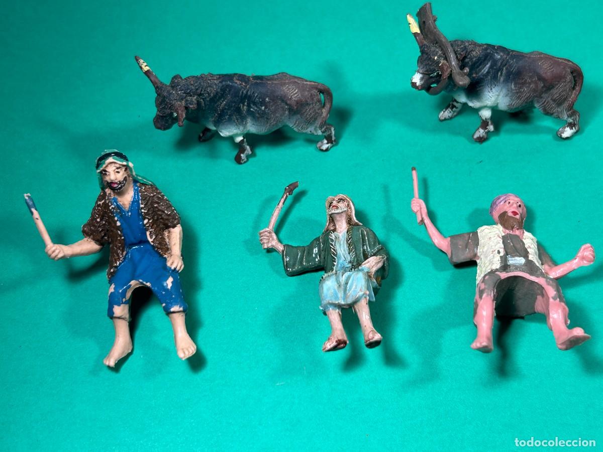 Figuras de Bel&eacute;n: LOTE DE FIGURAS CONDUCTORES DE CARROS Y BUEYES DE BELEN DE PLASTICO