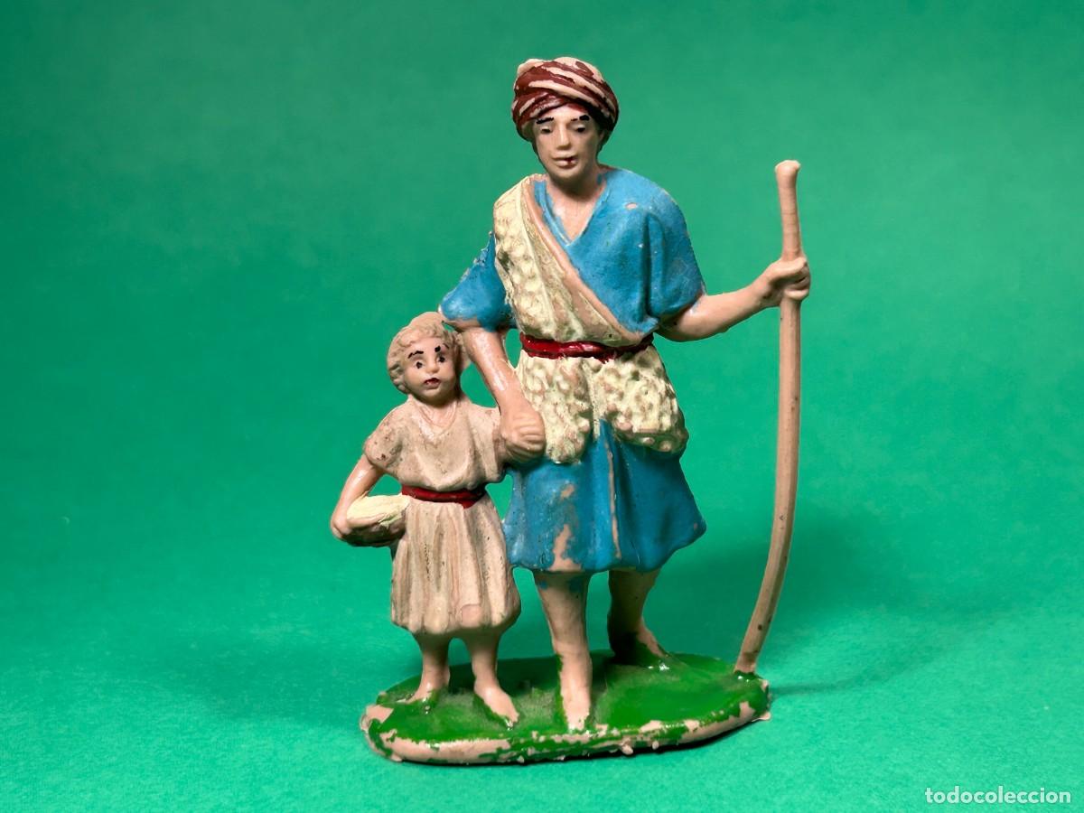 Figuras de Bel&eacute;n: FIGURA PASTOR CON NI&Ntilde;O DE BELEN DE PLASTICO