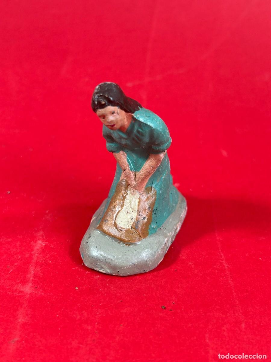 Figuras de Bel&eacute;n: FIGURA DE BELEN MUJER LAVANDERA - BARRO COCIDO TERRACOTA - MURCIA