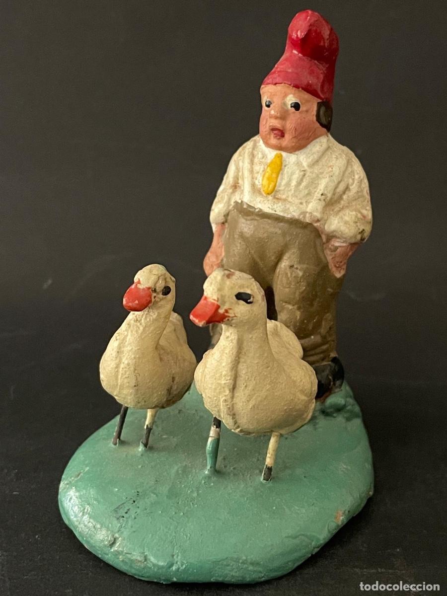 Figurines pour Cr&egrave;ches de No&euml;l: FIGURA DE BELEN O PESSEBRE EN BARRO O TERRACOTA - PERSONAJE POPULAR CON BARRETINA Y PATOS