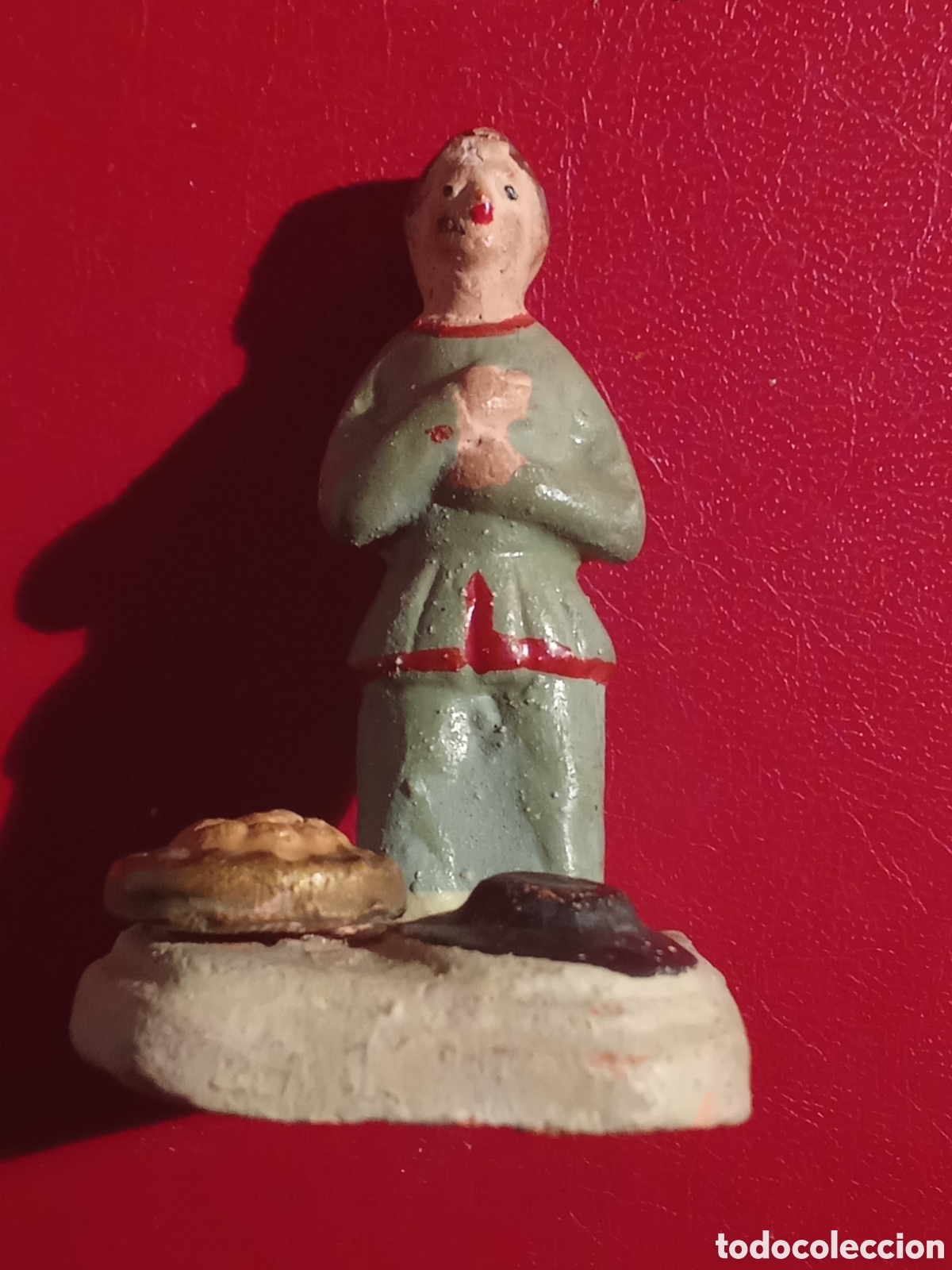 Figuras de Bel&eacute;n: Figura belen en terracota (Murciano) pastor rezando y realizando ofrenda ,a&ntilde;os 40 ,JMJ