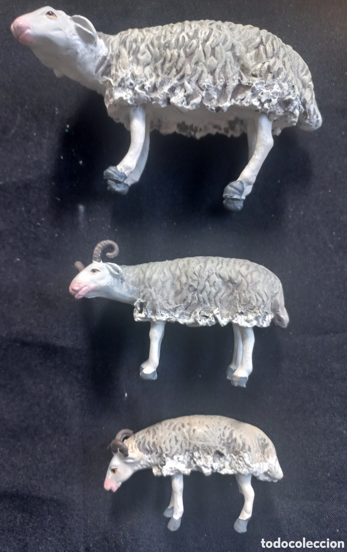 Figuras de Bel&eacute;n: Lote de 4 figuras de ovejas y carneros para bel&eacute;n