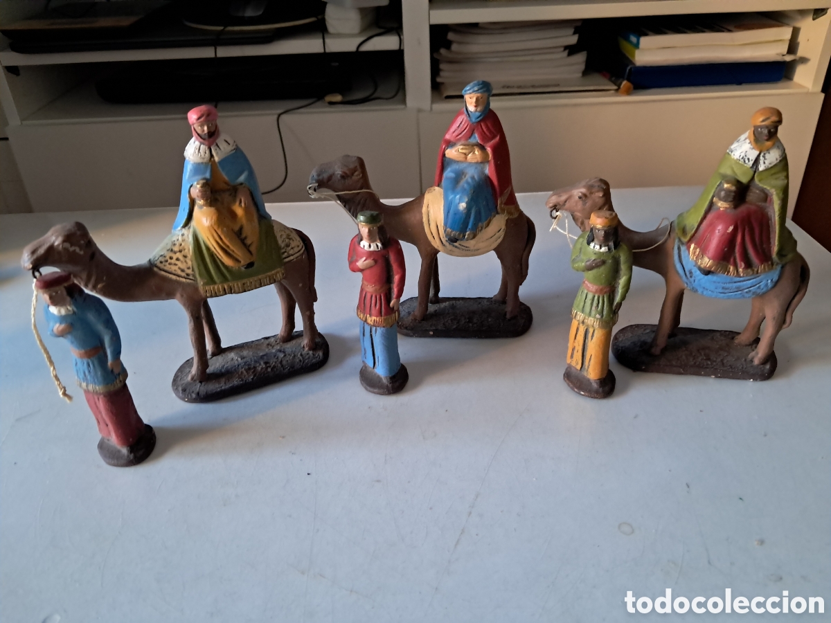 Figuras de Bel&eacute;n: REYES MAGOS CON LOS PAJES A&Ntilde;OS 50/60 EN BARRO O TERRACOTA.
