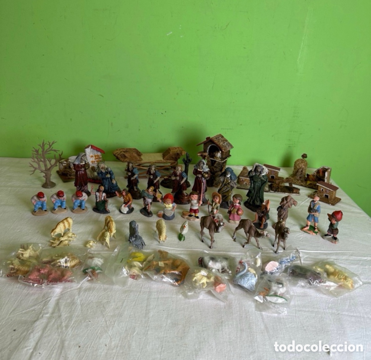 Statuine di Presepe: Gran lote bel&eacute;n antiguo Espa&ntilde;a terracota y pl&aacute;stico figuras casas animales&hellip;