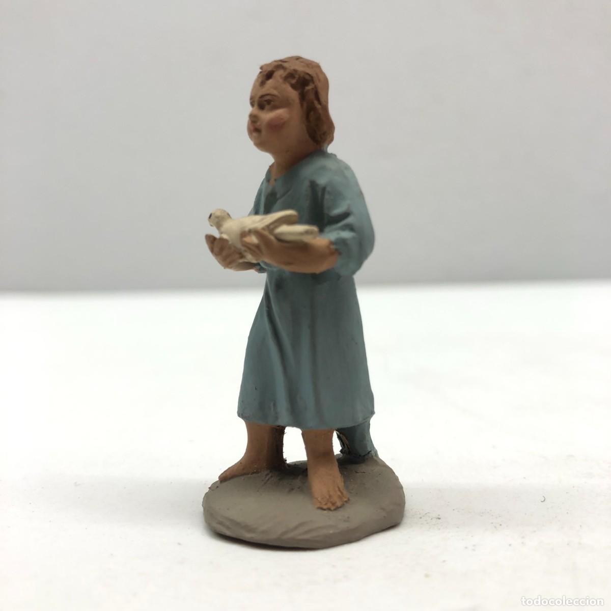 Figuras de Bel&eacute;n: FIGURA DE BEL&Eacute;N - PESSEBRE - HERMANOS CASTELLS BARCELONA - TERRACOTA - NI&Ntilde;O CON PALOMA - 55 MM / 282