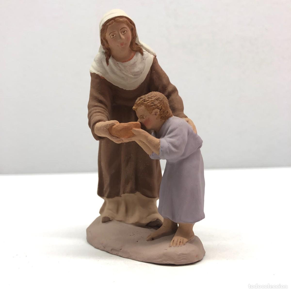 Figuras de Bel&eacute;n: FIGURA DE BEL&Eacute;N - PESSEBRE - HERMANOS CASTELLS BARCELONA -TERRACOTA - PASTORA CON NI&Ntilde;O- 110 MM / 297