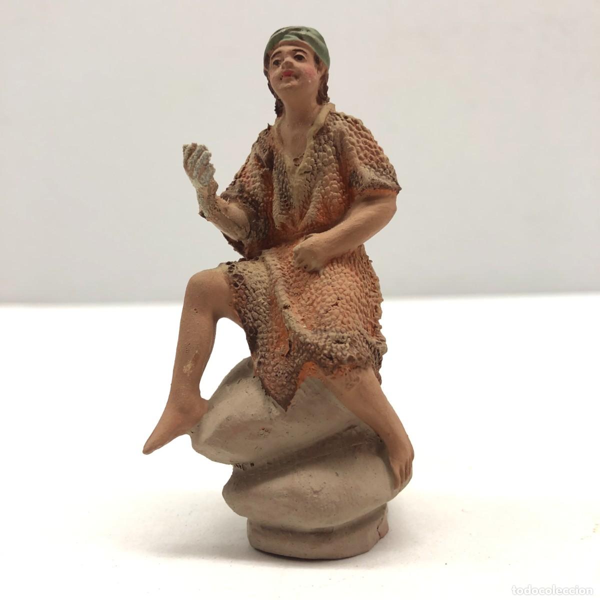 Figuras de Bel&eacute;n: FIGURA DE BEL&Eacute;N - PESSEBRE - HERMANOS CASTELLS BARCELONA - TERRACOTA - HOMBRE EN ROCA - 80 MM / 303