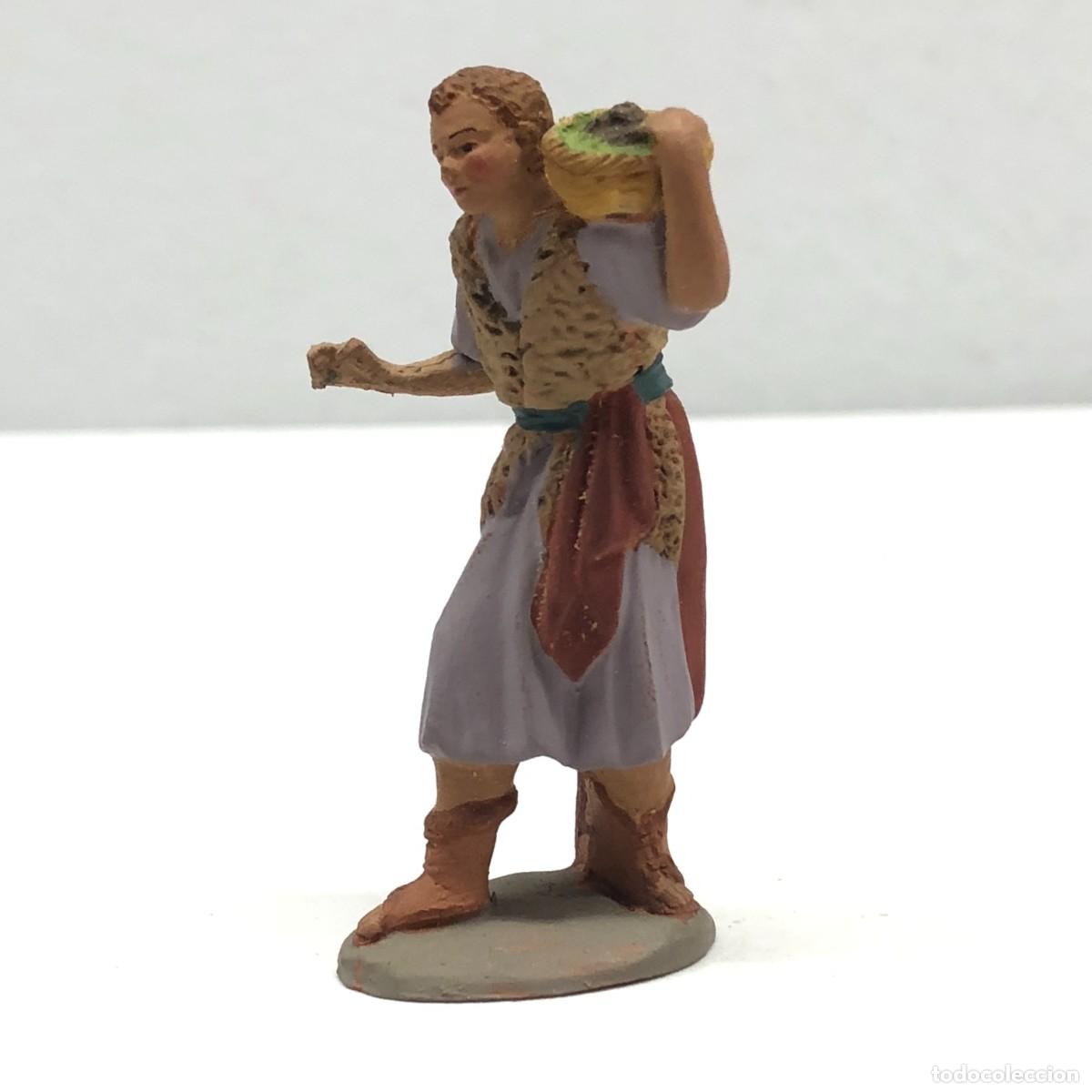 Figuras de Bel&eacute;n: FIGURA DE BEL&Eacute;N - PESSEBRE - HERMANOS CASTELLS BARCELONA - TERRACOTA - PASTOR CON CESTA- 60 MM / 304