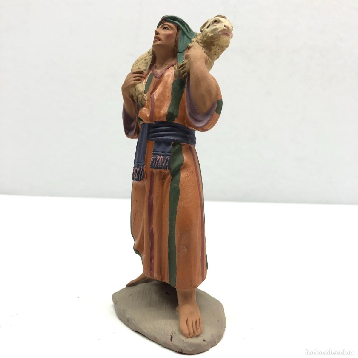 Figuras de Bel&eacute;n: FIGURA DE BEL&Eacute;N - PESSEBRE - HERMANOS CASTELLS BARCELONA - TERRACOTA -PASTOR CON OVEJA -120 MM / 308