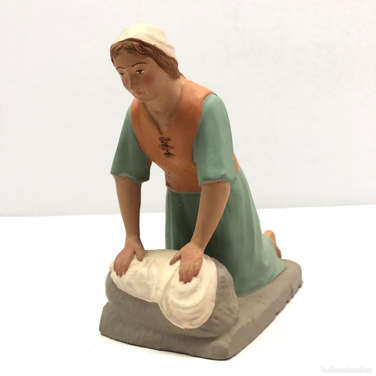 Figuren f&uuml;r Weihnachtskrippen: FIGURA DE BEL&Eacute;N - PESSEBRE - HERMANOS CASTELLS BARCELONA - TERRACOTA - LAVANDERA - 120 MM / 322