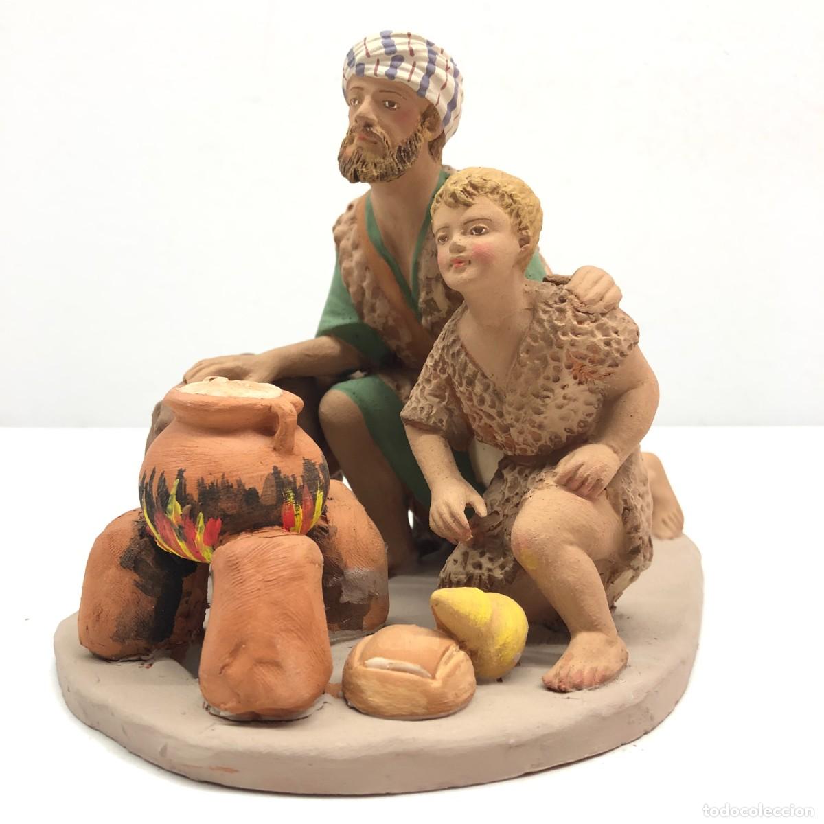 Figuras de Bel&eacute;n: FIGURA DE BEL&Eacute;N - PESSEBRE - HERMANOS CASTELLS BARCELONA - TERRACOTA - PASTOR Y NI&Ntilde;O COCINANDO / 335