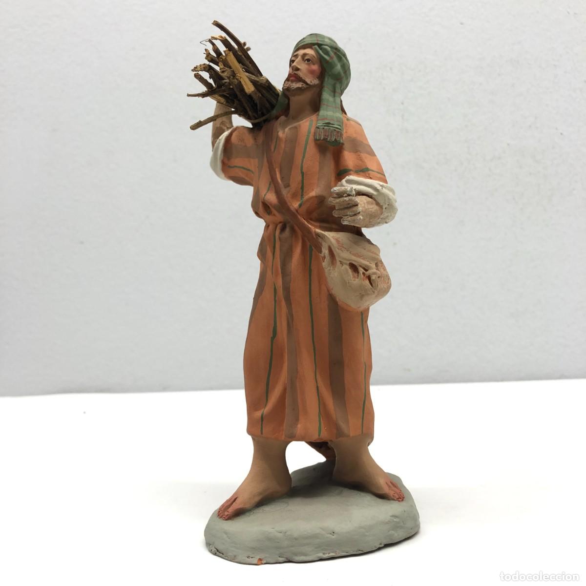 Figuras de Bel&eacute;n: FIGURA DE BEL&Eacute;N - PESSEBRE - HERMANOS CASTELLS BARCELONA - TERRACOTA - PASTOR CON LE&Ntilde;A - 20 CM / 398