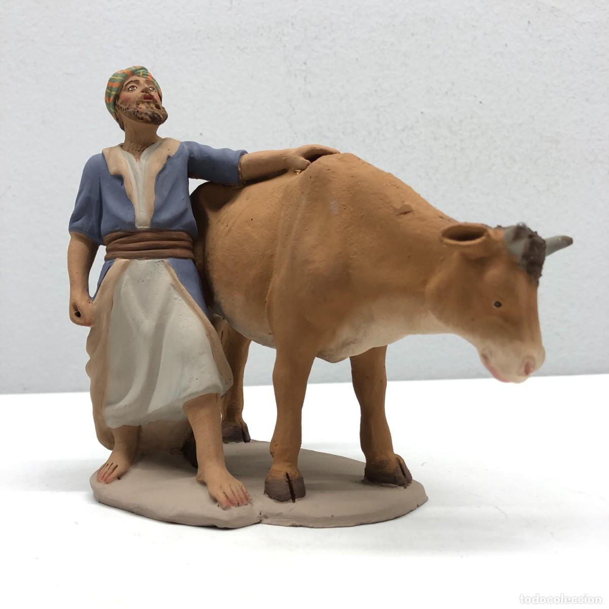 Figuras de Bel&eacute;n: FIGURA DE BEL&Eacute;N - PESSEBRE - HERMANOS CASTELLS BARCELONA - TERRACOTA - PASTOR CON VACA / 406