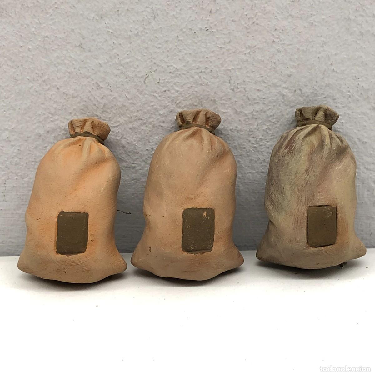 Figuras de Bel&eacute;n: FIGURA DE BEL&Eacute;N - PESSEBRE - HERMANOS CASTELLS BARCELONA - TERRACOTA - LOTE 3 SACOS - 6 CM / 414