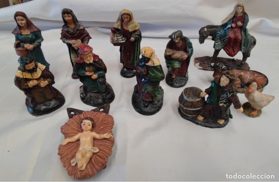 Figuras de Bel&eacute;n: LOTE DE 12 FIGURAS DEL BELEN EN RESINA O SIM.