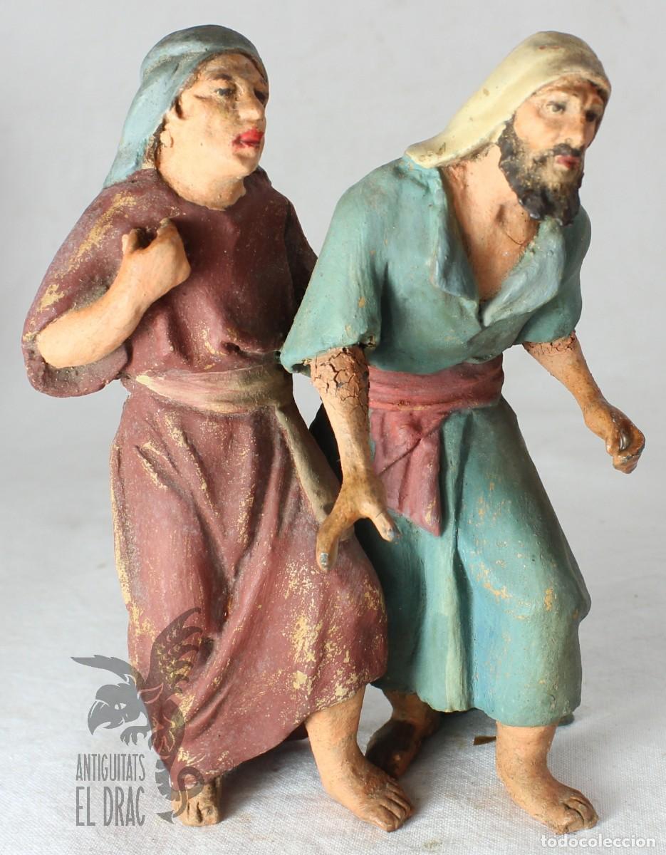 Figuras de Bel&eacute;n: Figura antigua dos pastores camino de Bel&eacute;n terracota Mart&iacute; Castells 1873&ndash;1937